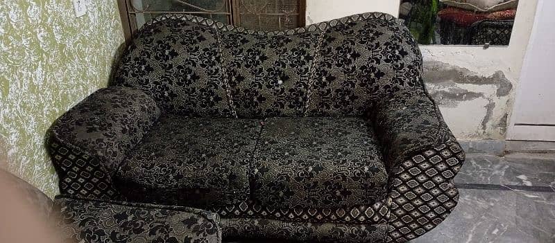 3,2,1 sofa set neat and clean 1