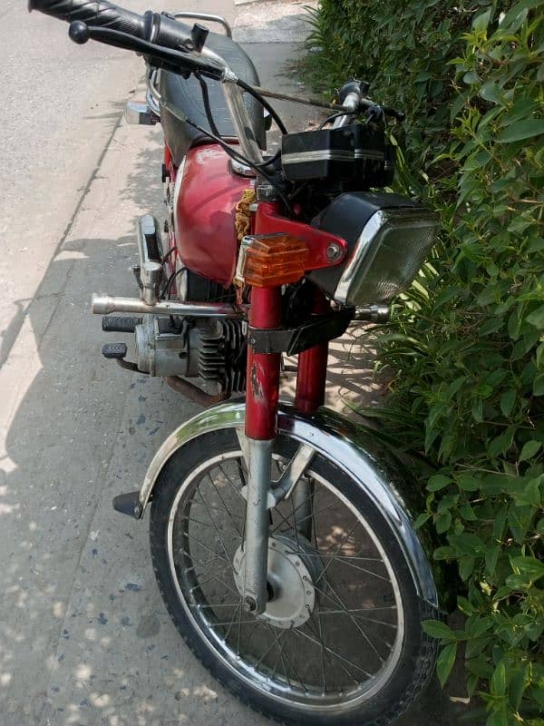 Yamaha 100 koi kam. ni hai har chiz ok hai 03345432183 call or whtsapp 2