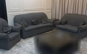 6 seater sofa set in very good condition. whstapp(03367372406)
