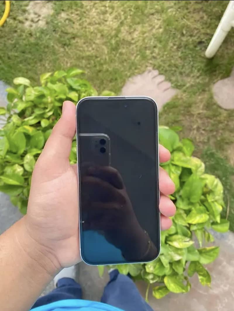 Iphone 15 Factory unlock Non active 4 months sim available with Box 2