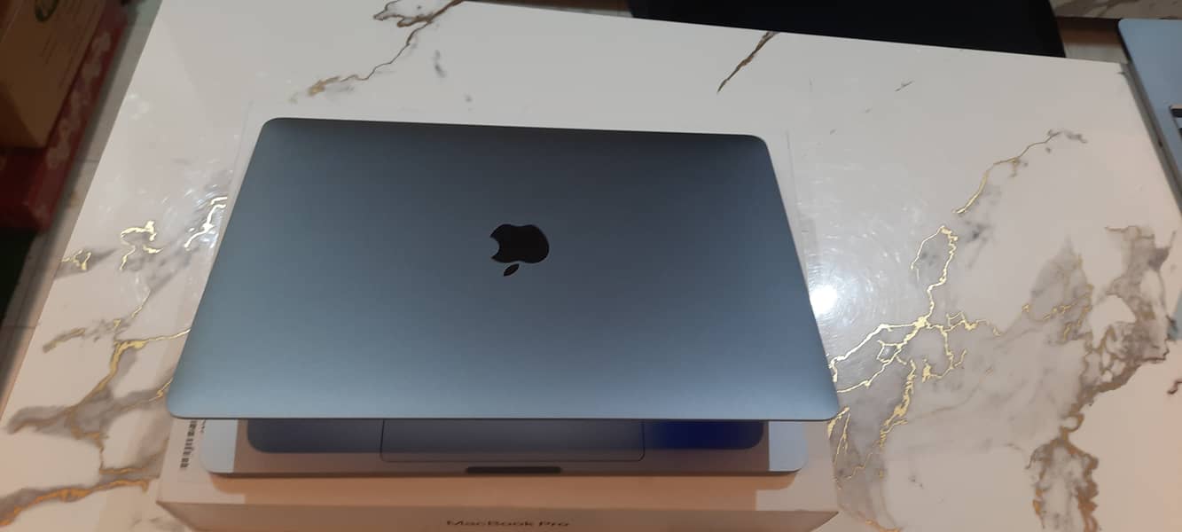 Macbook pro M1 2020  13inches 16gbram/512ssd 1