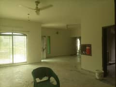 01 KANAL DESIGNER LUXURY UPPER PORTION AVAILABLE FOR RENT