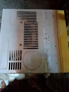 almost new window ac with supply