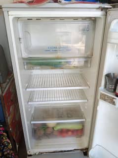 0ne dore fridge is for sale