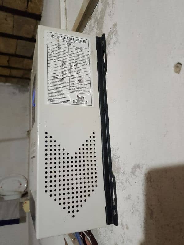 Simtek 100Amp MPPT Charge Controller 2