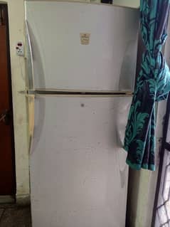 Dowlance frige urgent for sale