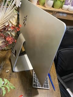 Apple imac i5 (21.5” 8gb ram DDR4 )