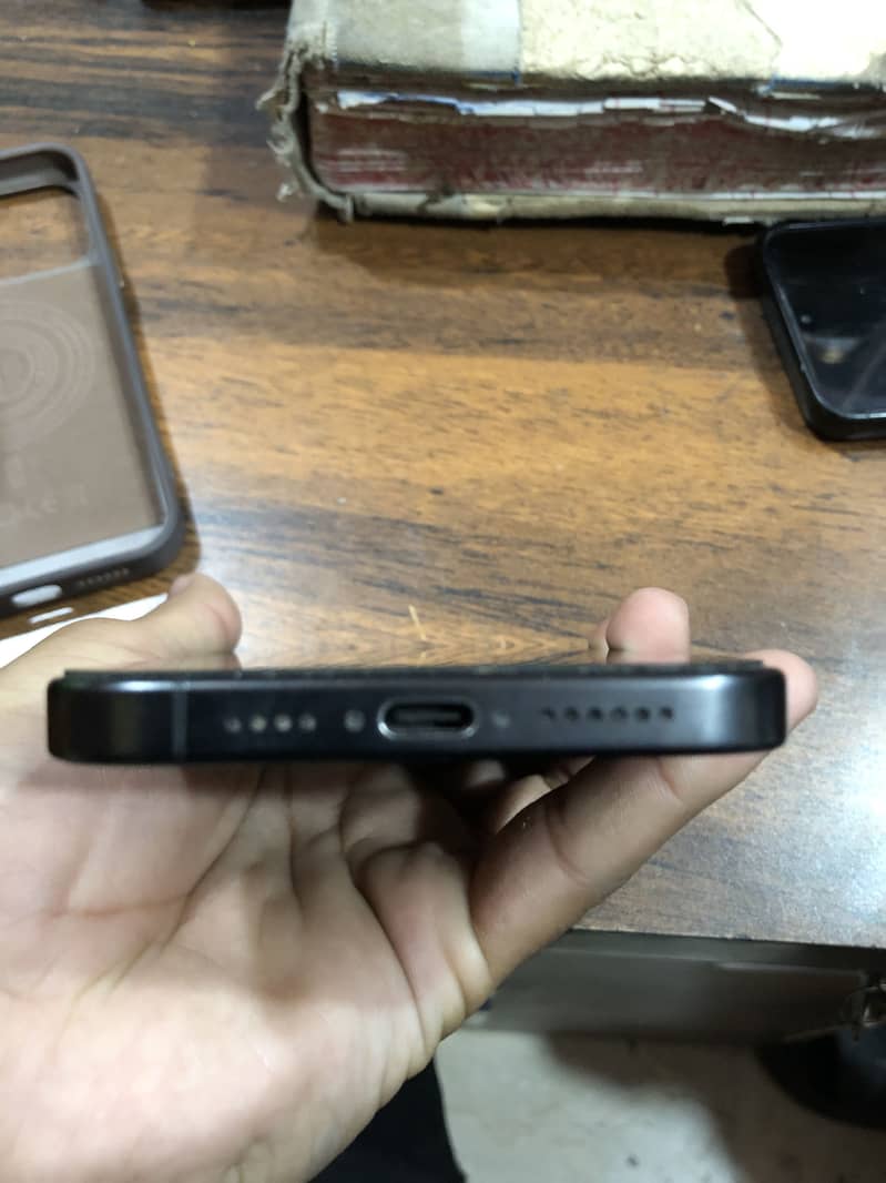 15 pro max 256 GB with 96%battery health 243 cycle count JV 4
