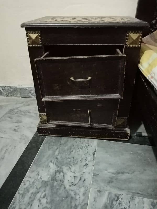 dressing table and side table 0