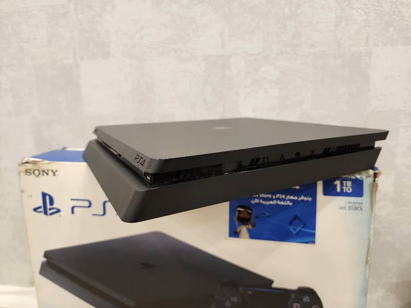PS4 SLIM 1 TB | WITH BOX AND ALL ACCESSORIES | 2 CONTROLLERS 2
