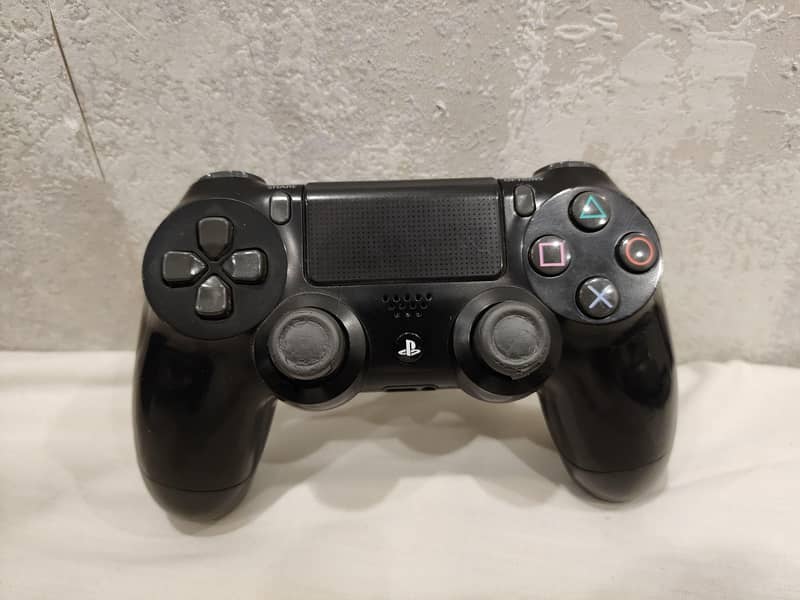 PS4 SLIM 1 TB | WITH BOX AND ALL ACCESSORIES | 2 CONTROLLERS 6