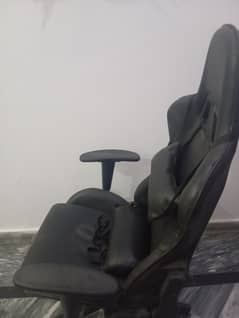 Used gaming chair in good condition