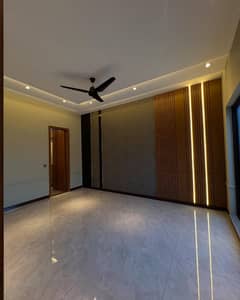 Family Comfort 1 Kanal Well Maintain Prime Location House Upper Portion available for Rent