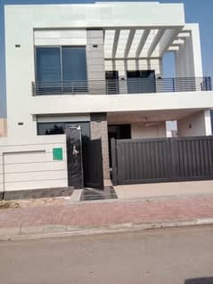 LUXURIOUS LIVING OWNER BUILD HOUSE 8MARLA HOUSE FOR SALE PHASE3 GOOD LOCATION REAL PICTURE MORE DETAILS CONTACT ME