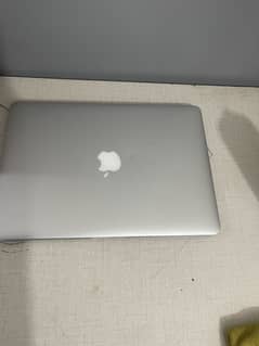 Macbook Air 2015 13.3 inch display 8/256 GB