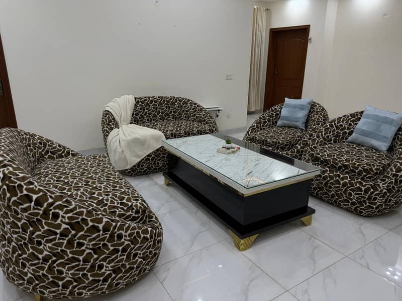 Stylish 6-Seater Sofa Set – Unique Giraffe Print | Excellent Condition 1