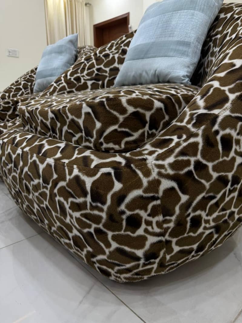 Stylish 6-Seater Sofa Set – Unique Giraffe Print | Excellent Condition 4