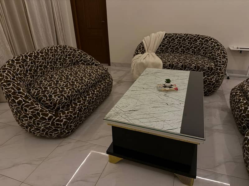 Stylish 6-Seater Sofa Set – Unique Giraffe Print | Excellent Condition 6