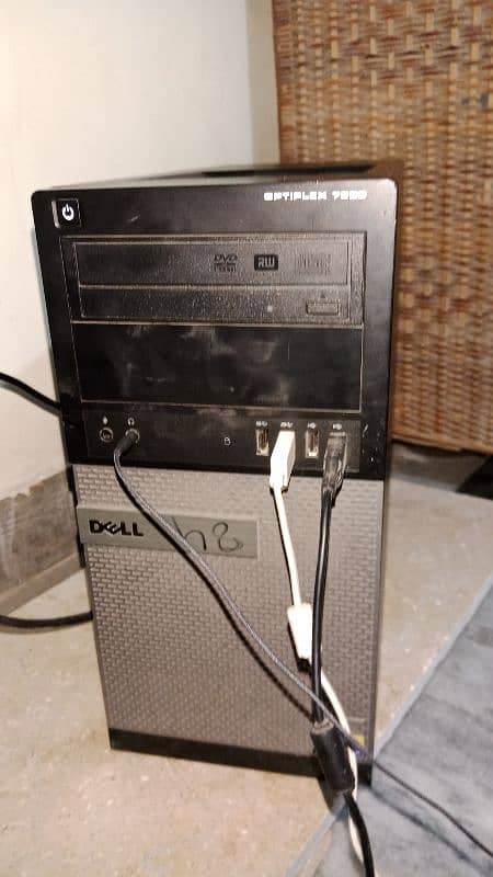 Computer with monitor, mouse and keyboard 12