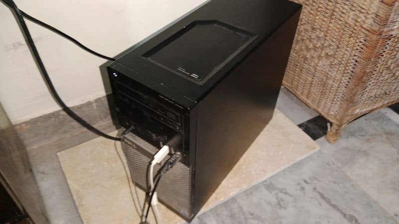 Computer with monitor, mouse and keyboard 13