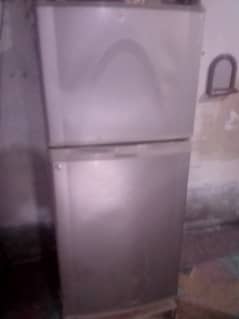 new fridge hai Colling ker rhi hai house Mai chul rhi hai