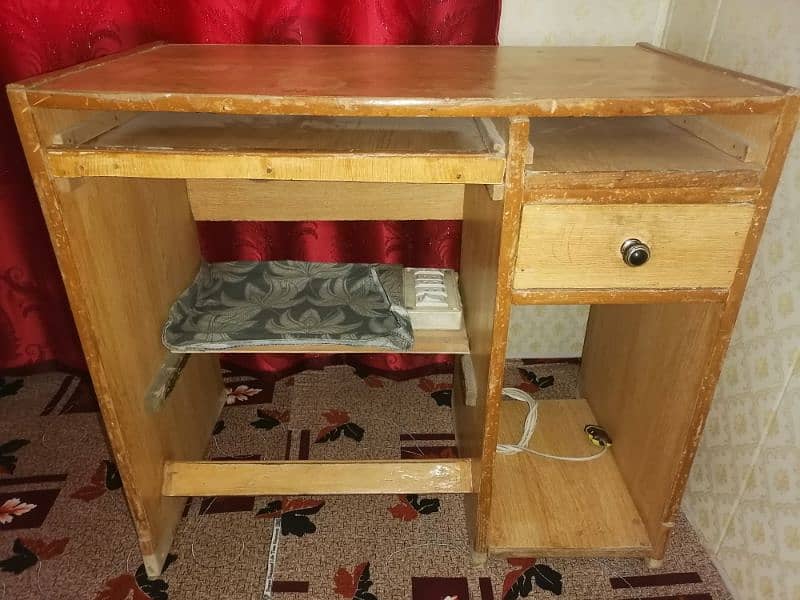 imported computer chair & computer  tabel in 100 %ok condition 1