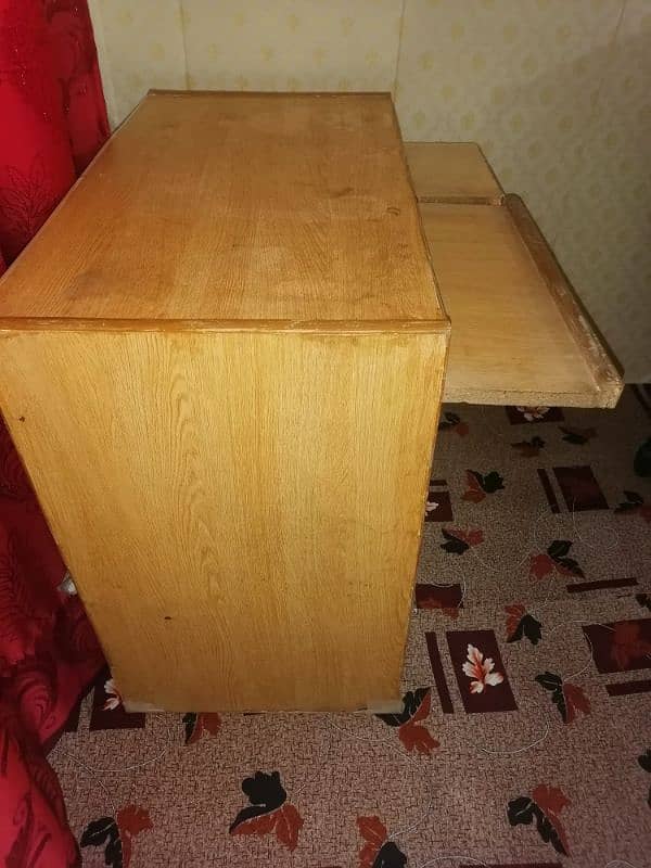 imported computer chair & computer  tabel in 100 %ok condition 2