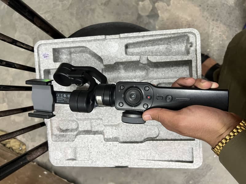 Zhiyun smooth 4 (mobile gimble ) 1
