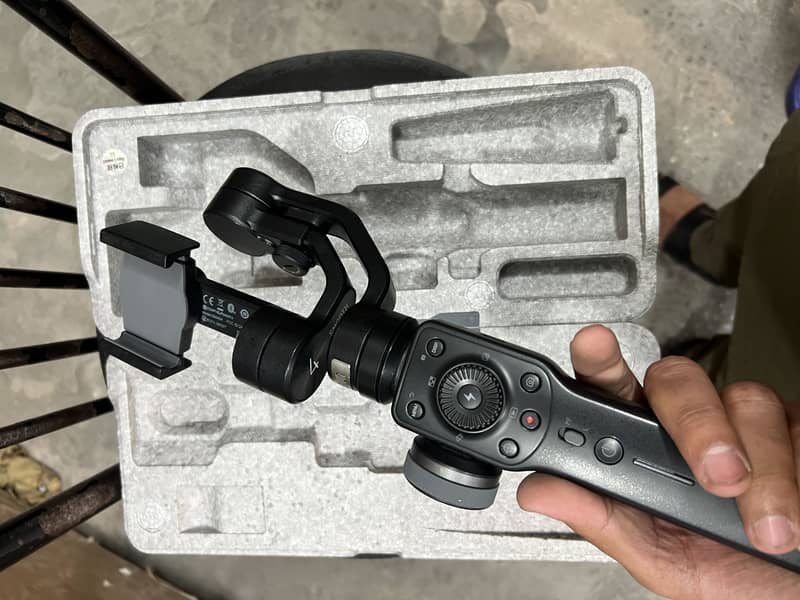 Zhiyun smooth 4 (mobile gimble ) 2