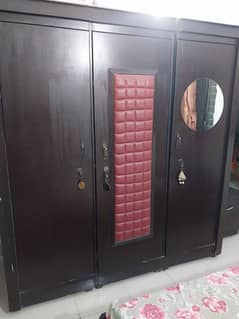 wooden cupboard 3door