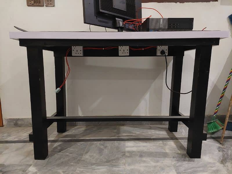 2 Handmade Custom Computer Tables with Smart Plugs – 0
