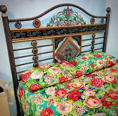 KING Size Bed / Fresh Condition with mattress Foam