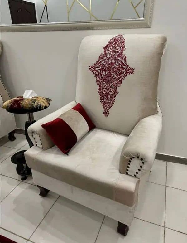 7 seater sofa with center Table and side table 0