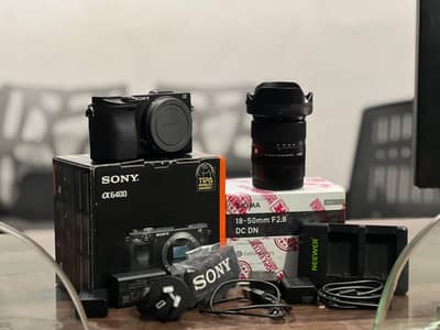 sony A6400 with sigma 18-50mm f 2.8 lens 10/10 condition