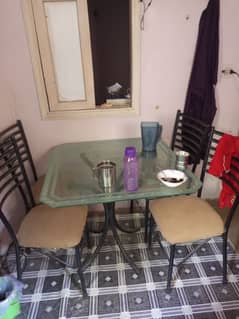 good condition chairs+table