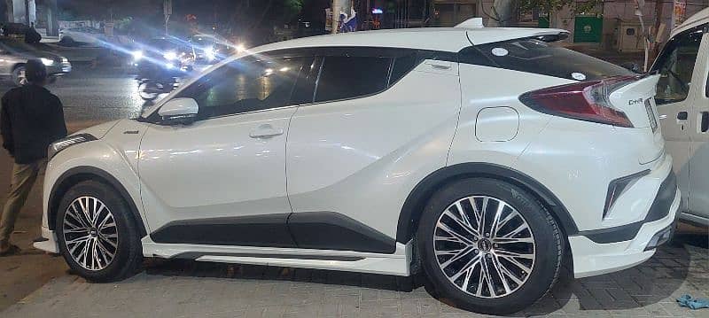 TOYOTA CH-R G LED BROWN INTERIOR MODEL 2019 CLEAR 2024 JUNE 8