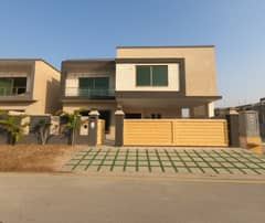 Corner House 375 Square Yards For sale In Askari 6