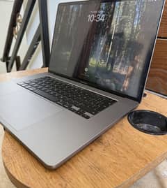 MacBook Pro 2019 – 16” | i9 | 32GB | 1TB SSD | Box & Charger