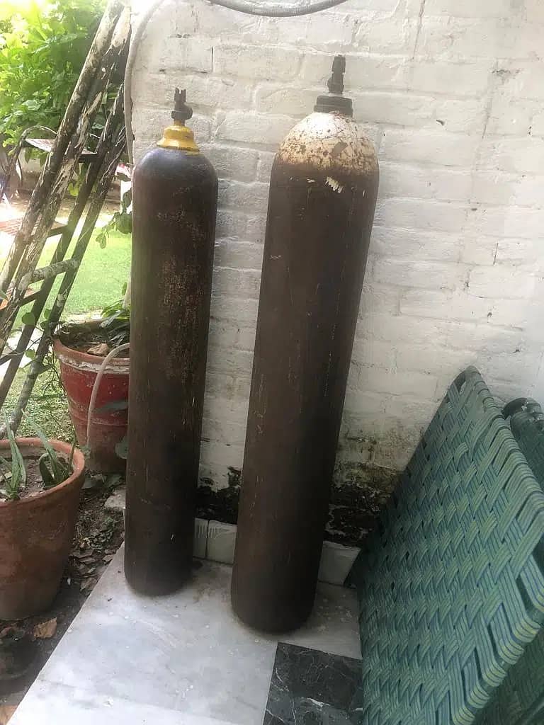 Full-Size Range of Oxygen Cylinders for Medical Use 3