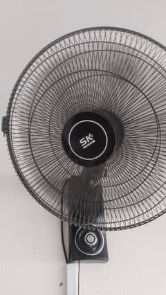 Bracket fan for sale need cash 0319 / 58/14/200