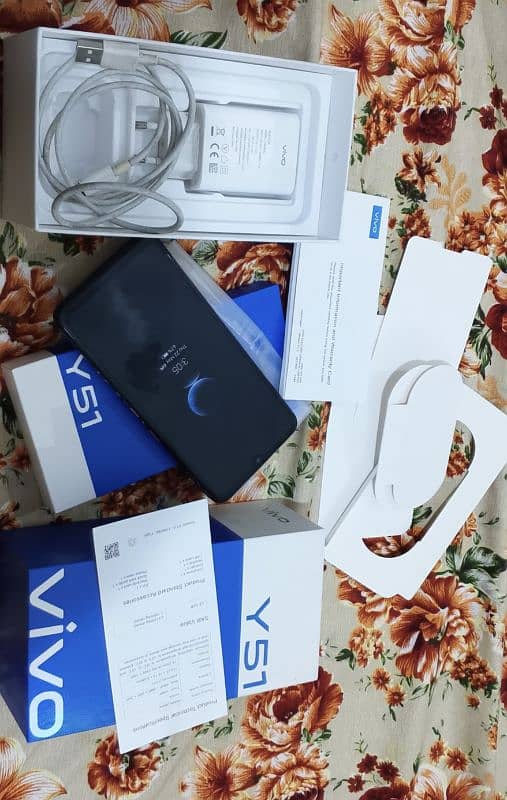Vivo Y51  in-display fingerprint  Super-Amoled display 0