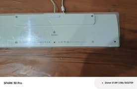 white apple wire keyboard