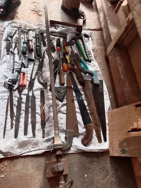 hand tool & machinery tool. use condition 7
