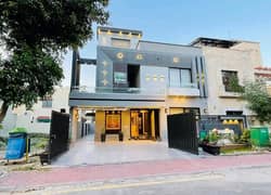 10 Marla House Available In Bahria Town - Sector C For sale