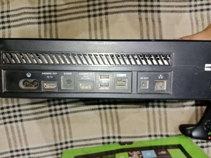 XBOX ONE 1 TB PLUS ONE MONTH OF GAMEPASS ULTIMATE  AND ONE CONTROLLER 4