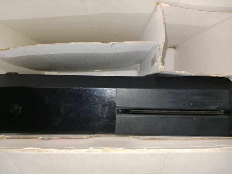 XBOX ONE 1 TB PLUS ONE MONTH OF GAMEPASS ULTIMATE  AND ONE CONTROLLER 5