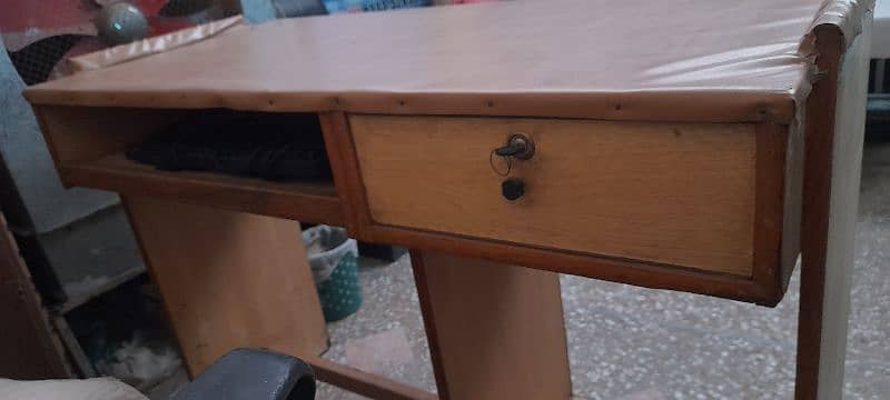 computer table size 4×2 3
