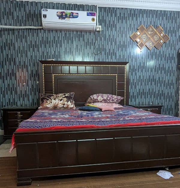 king Bed with side tables and dressing table 1