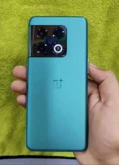 OnePlus 10 pro. (12/256 GB)