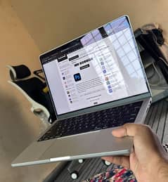 MacBook Pro M2 32GB 1TB